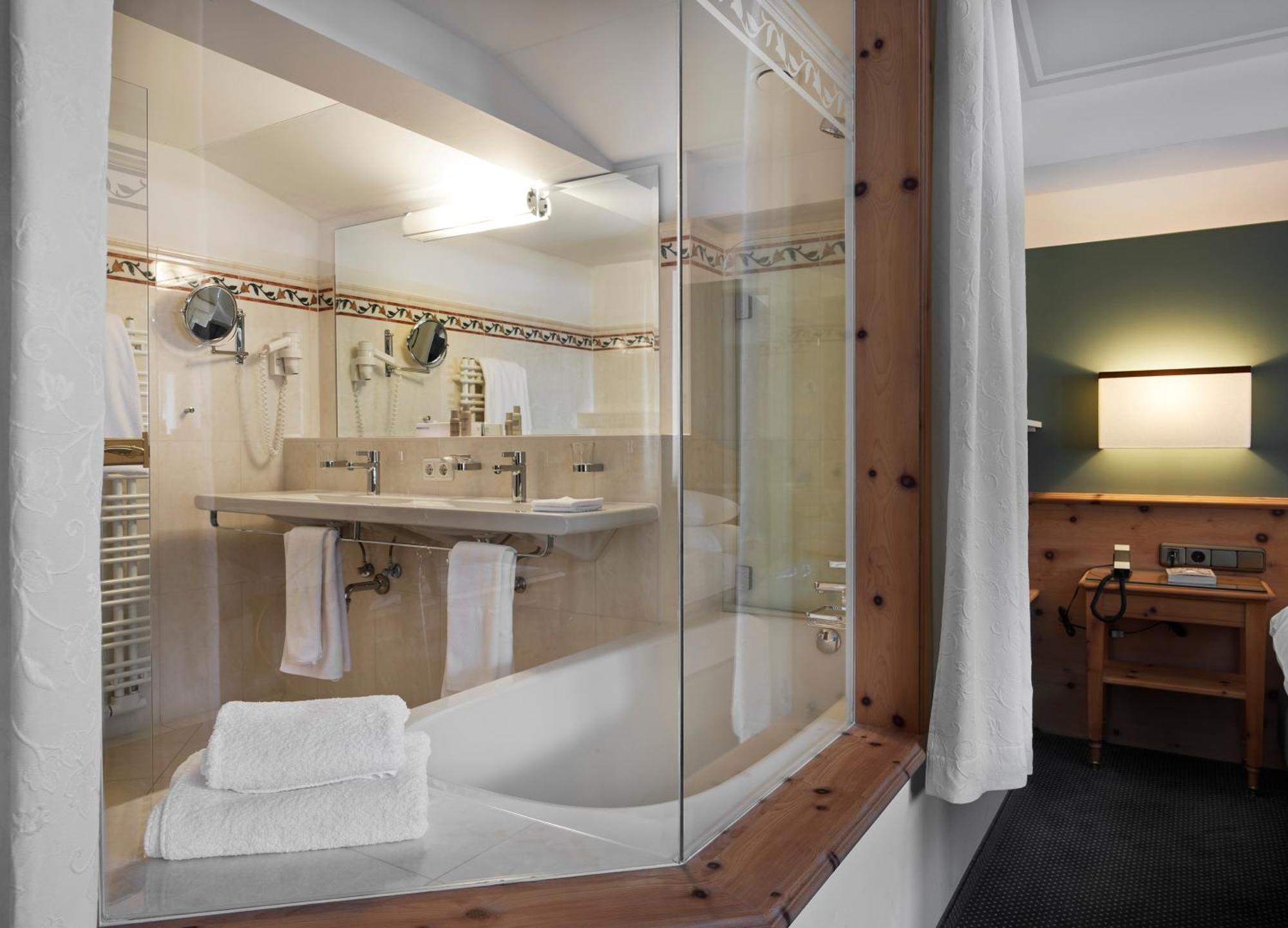 Hotel Schwarzwand レッヒ エクステリア 写真