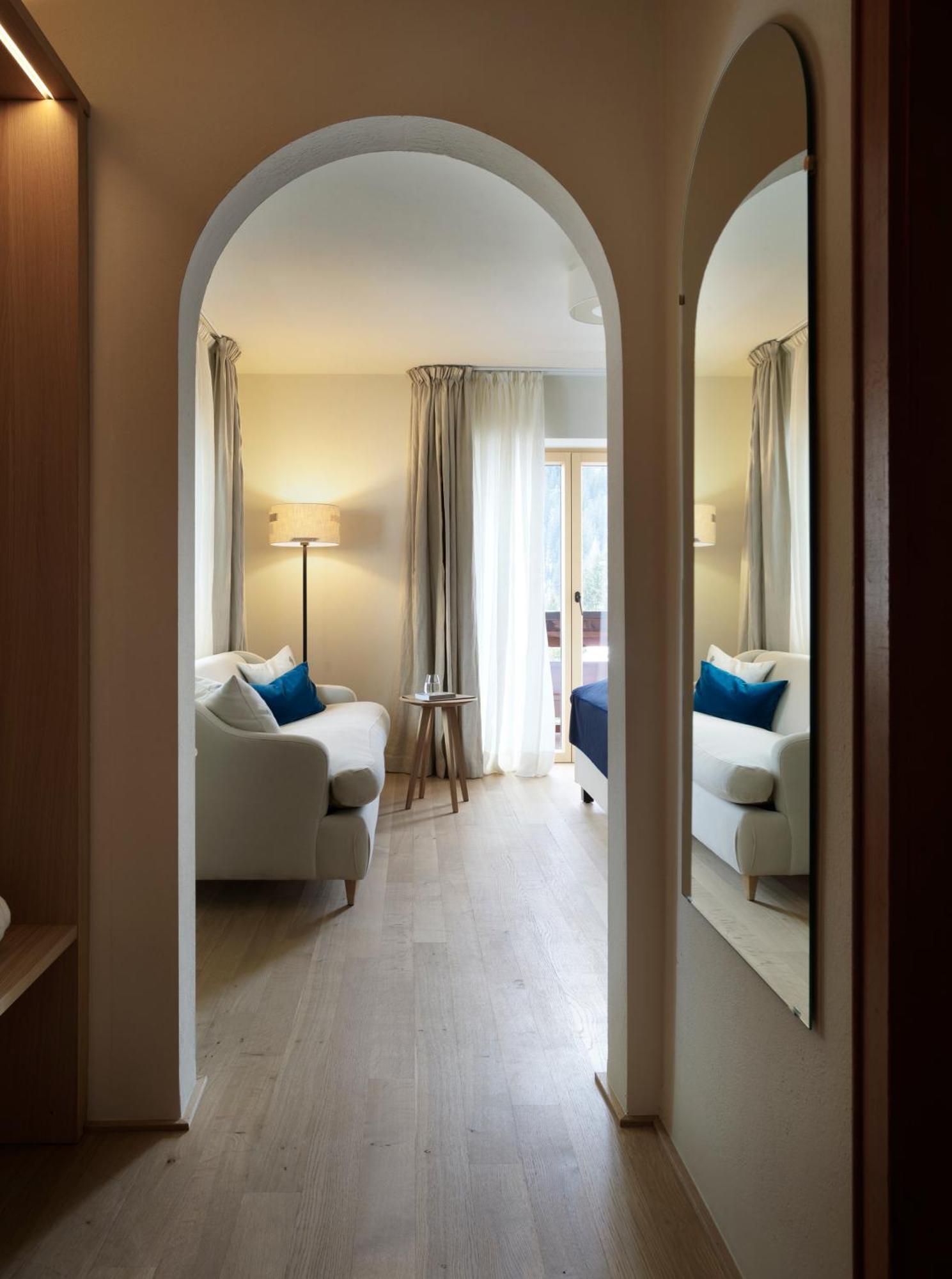 Hotel Schwarzwand レッヒ エクステリア 写真