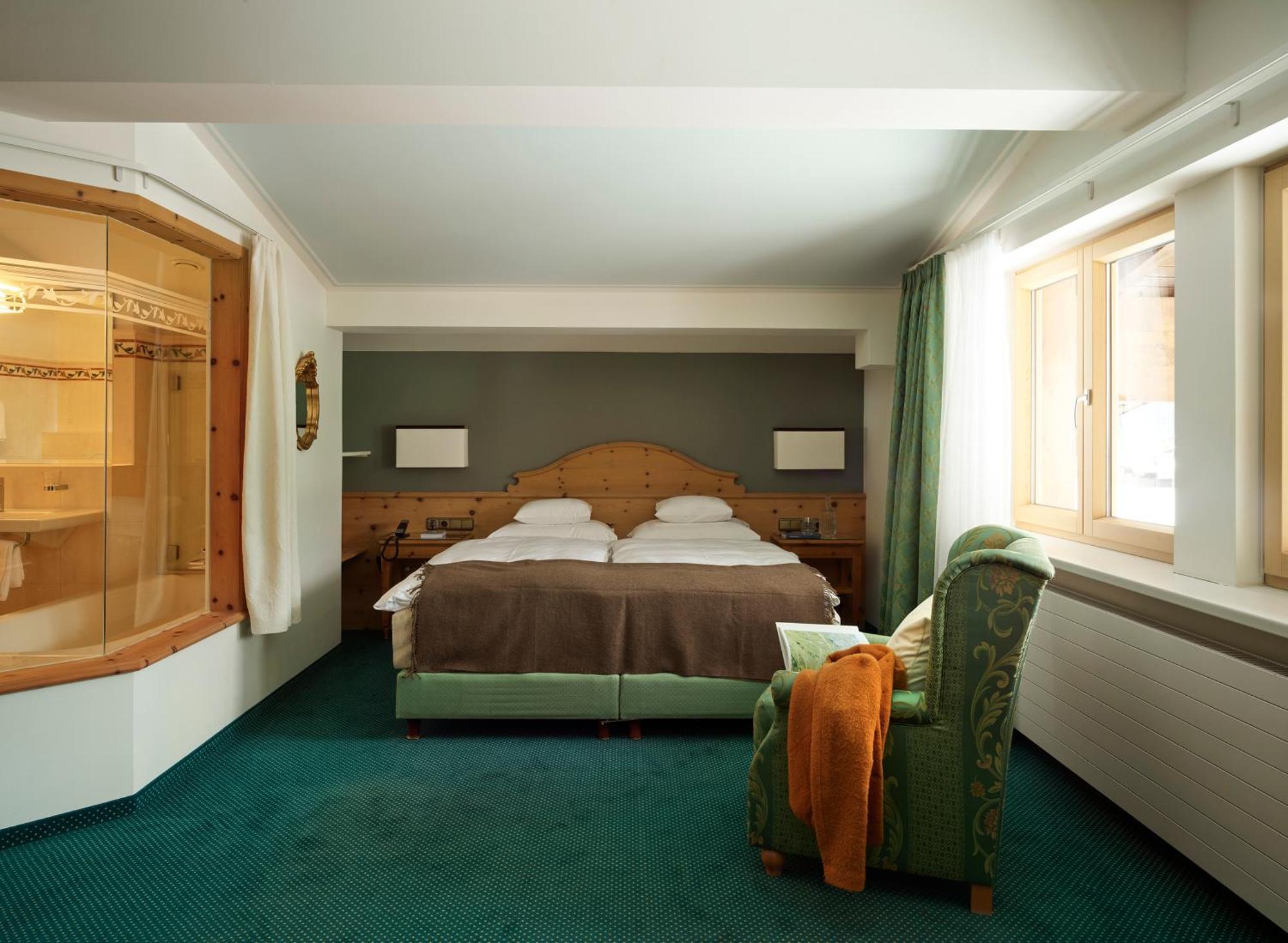 Hotel Schwarzwand レッヒ エクステリア 写真