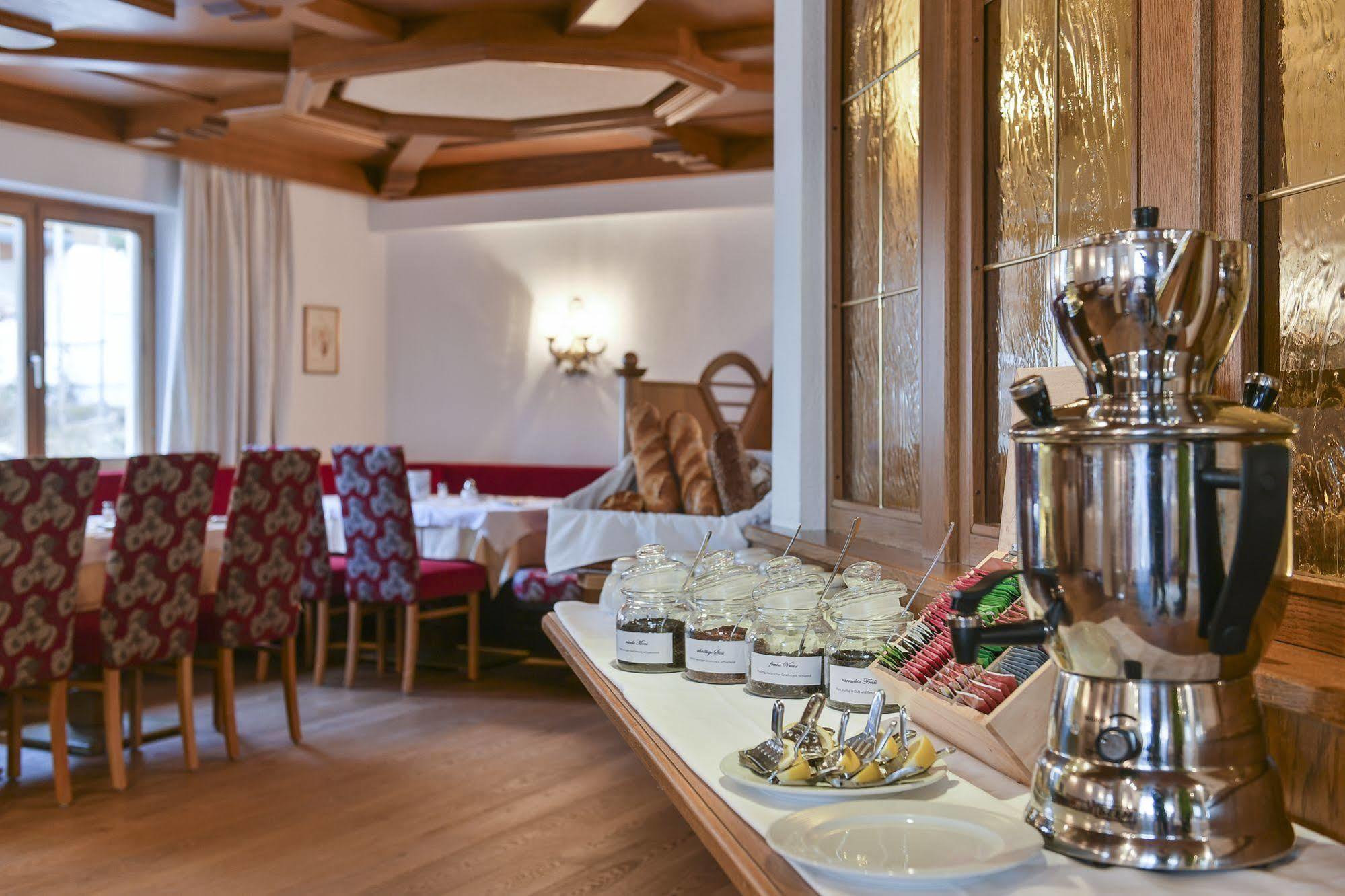 Hotel Schwarzwand レッヒ エクステリア 写真